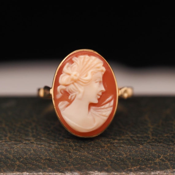 Vintage 18k Yellow Gold Cameo Ring - image 3