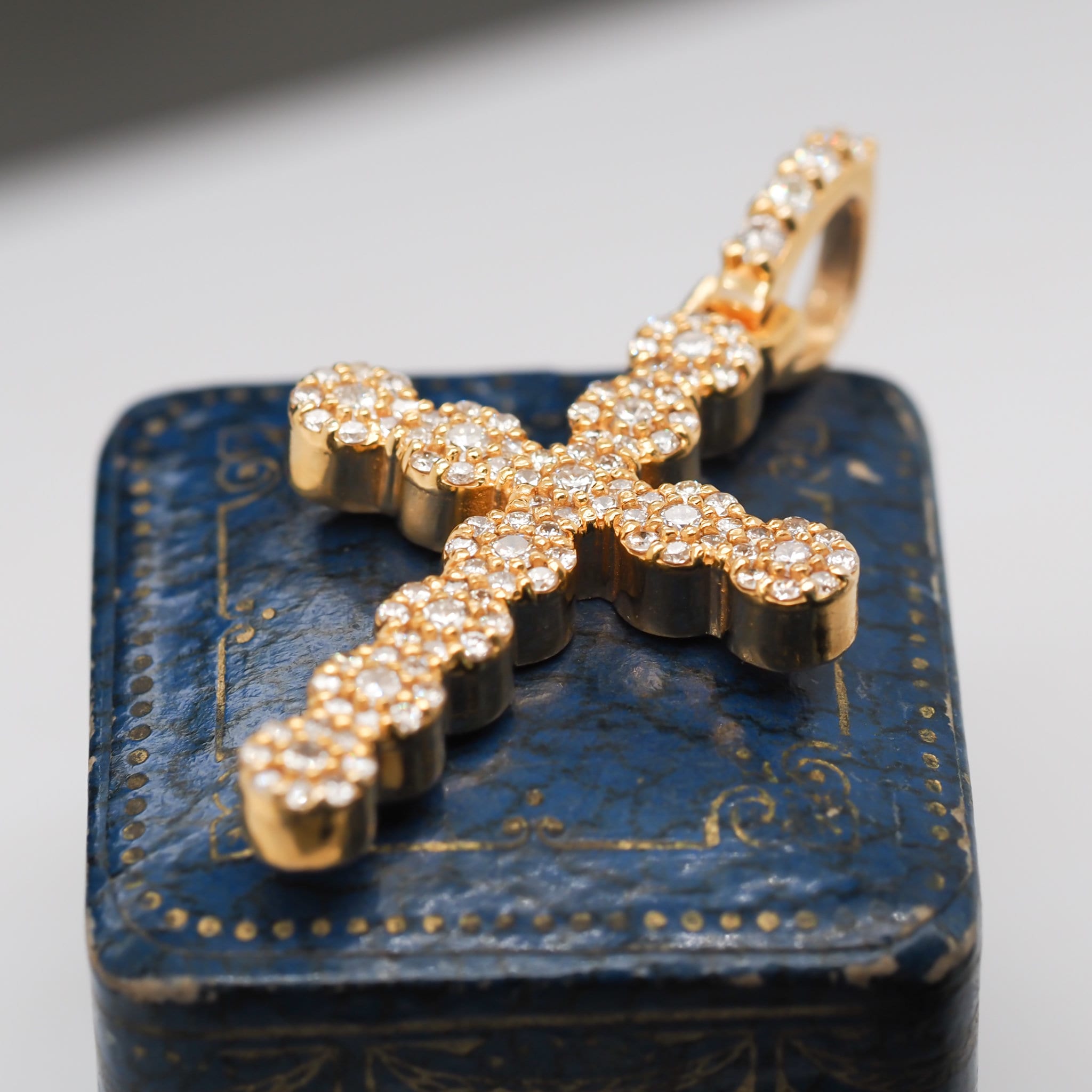 Ciondolo Croce In Argento 925 Con Diamante Creato 3,23 Ct – Oro Giallo 14K, IraTouchJewellery - Foto 3