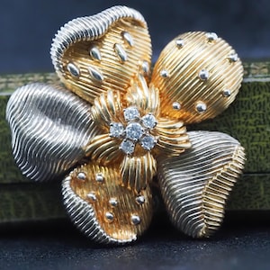 Broche fleur deux tons en or 18 carats et diamants Cartier - VHK#330a