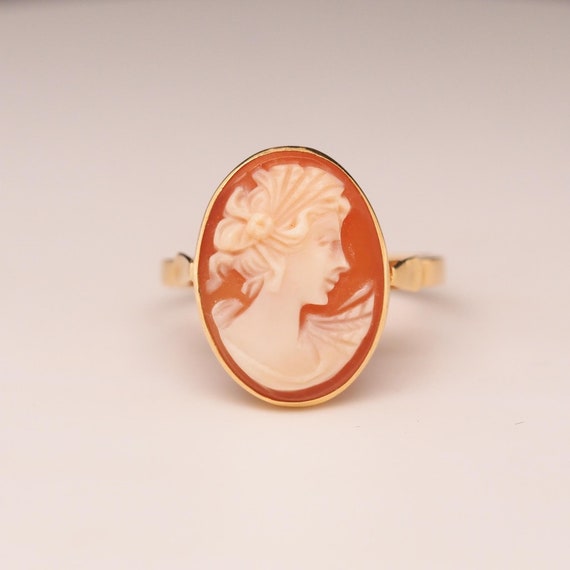 Vintage 18k Yellow Gold Cameo Ring - image 2