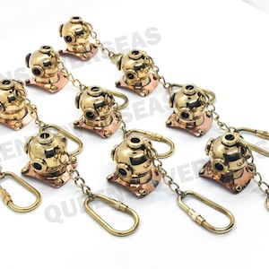 Porte-clés pour casque de plongée en laiton et cuivre : objet de collection maritime (Lot de 10)