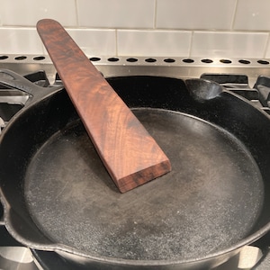 Cast iron skillet scraper hardwood spatula kitchen utensil cast iron tool nonstick cookware safe kitchen utensil nontoxic gift for chef