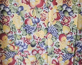 Pretty Vintage Mid Century 1950s/60s Fruit Print Cotton/Cotton Blend Tablecloth! Apples Grapes Pears VGC!