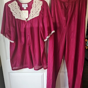 Vintage NOS Ashley Taylor Intimates Plus Nylon Pajamas Set NWT Short Sleeve Lace Trim Volup Fuchsia