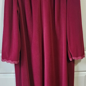 Beautiful Vintage 1970s Vanity Fair Velour Nightgown Robe Housecoat Wine Burgundy Lace Trim Full/Ankle Length Zippered