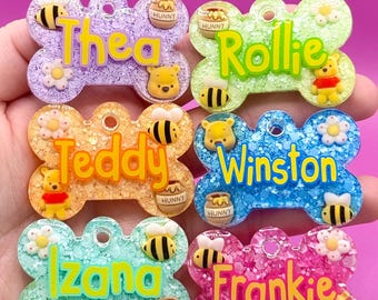 Winnie The Pooh / Placa de identificación de resina / Dije de collar de identificación hecho a mano / Nombre personalizado para mascota / Accesorios para cachorros / Regalo para nuevo dueño / Piglet Eeyore