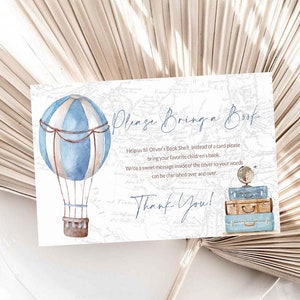 A aventura editável aguarda traga um cartão de livro Onederful Travel Theme Balão de ar quente azul Inserção de aniversário de menino Modelo Corjl para impressão 0017
