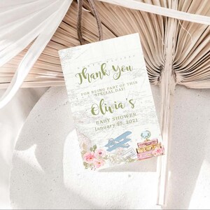 Bewerkbaar cadeaulabel reisthema Gunstlabel Blush Pink Adventure wacht op babyshowerthema vliegtuig babyshower afdrukbare Corjl-sjabloon 0062