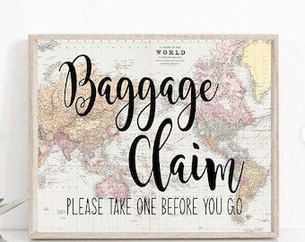 Peut inclure: Une carte du monde vintage avec un cadre blanc et le texte "Baggage Claim" en écriture cursive noire. En dessous du texte se trouve la phrase "Please take one before you go".