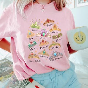 Princess Crowns T-Shirt, Disney Princess Sweatshirt, Cinderella Elsa Ariel Belle Sweatshirt, Disney Girls Trip, Disney Matching T-Shirt bild 5