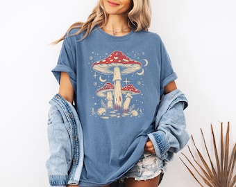 Comfort Colors® Mushroom Flower Shirt, Mushroom Wildflower, Botanical Mushroom Shirt, Retro Mushroom Shirt, Cottagecore Mushroom Shirt