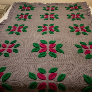 Jeté Afghan vintage Grandma Squares, touches de gris, framboise et vert