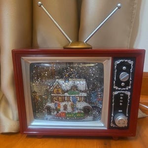 VTG Christmas Retro TV/Television Train Station Lights Songs Playing 7.5×6