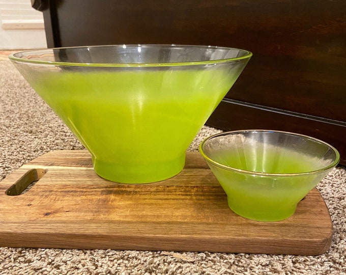 MCM Blendo Serving Bowl/ Chip and Dip Set Lime Green Ombre With Gold