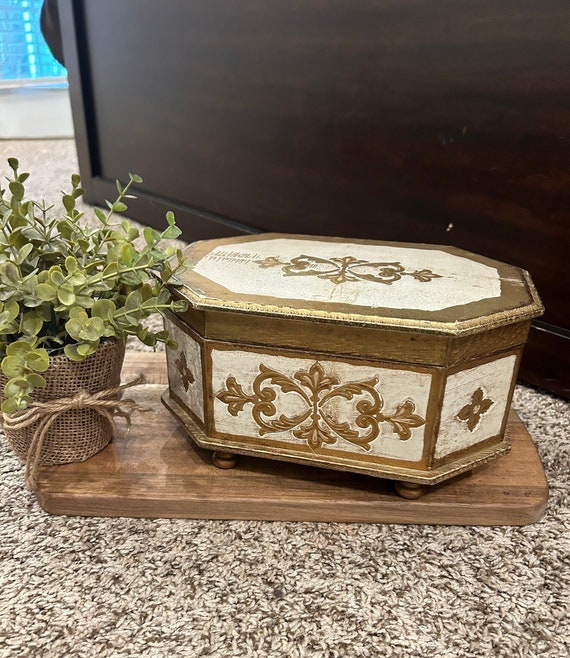 Vintage Florentine Italian Gilt Jewelry Music Box.