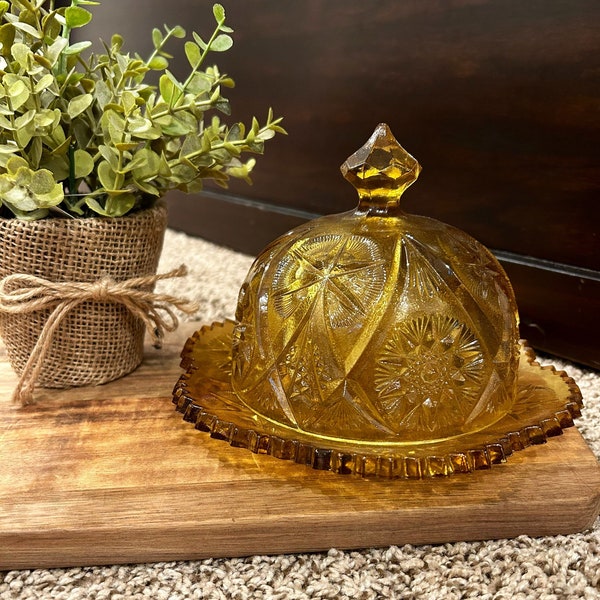 Vintage “Yutec Amber” Round Lidded Dish/Butter Dish by Kemple. Vintage Pressed Amber Glass Butter Dish/Cheese Dish.