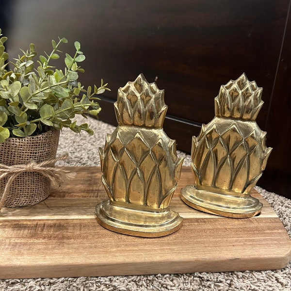 Vintage Brass Pineapple Bookends. Solid brass Pineapple Bookends. Housewarming Gift. Vintage Brass Bookends.