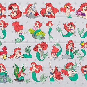 Puede incluir: Colección de ilustraciones de dibujos animados de una sirena con cabello rojo y cola verde. La sirena se representa en varias poses, algunas con accesorios como flores, una concha y un cangrejo. Las ilustraciones son de estilo caricatura.