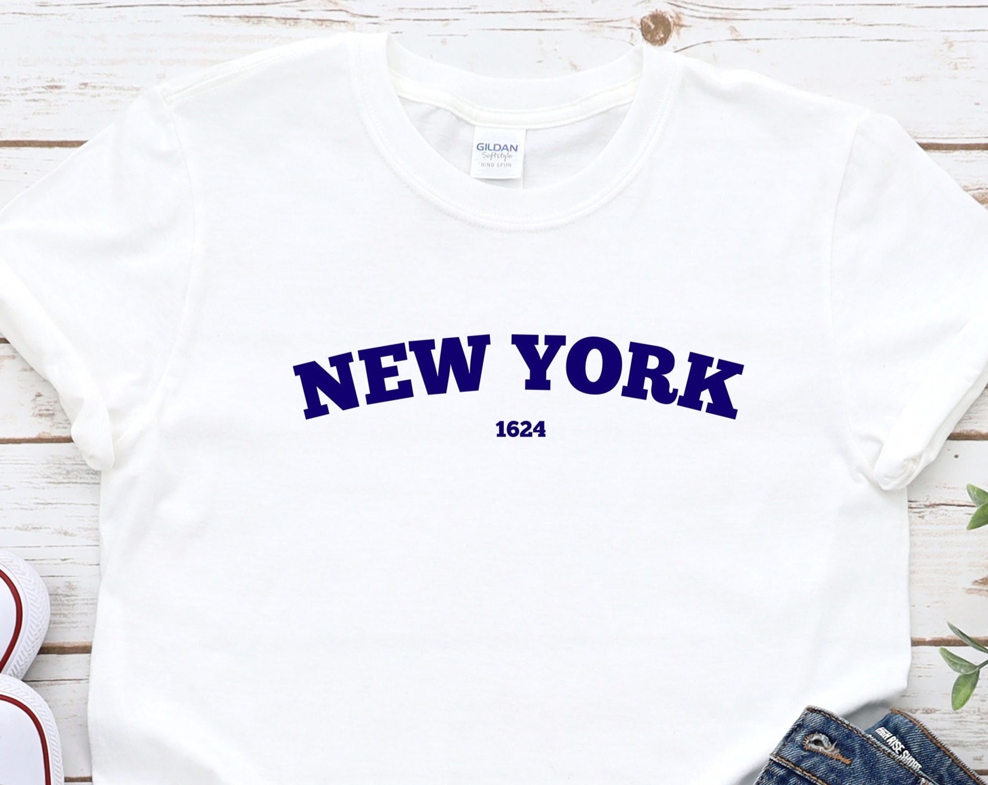 Discover New York, The Big Apple!  Show your New York love  T-shirt