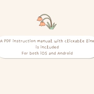 Op de afbeelding: Een witte ovaal met afgeronde hoeken bevat tekst die luidt: "Een PDF-instructiehandleiding met een klikbare link is inbegrepen. Voor zowel iOS als Android". De tekst is in bruin lettertype. Boven de ovaal bevindt zich een kleine illustratie van drie oranje bloemen met groene stelen en bladeren.