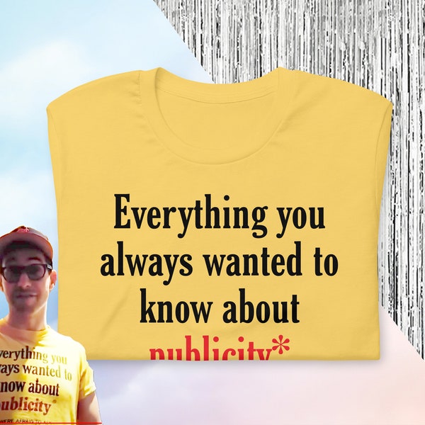 Tout ce que vous avez toujours voulu savoir sur la publicité, la chemise jaune de Jack Antonoff dans une voiture de voyage - Taylor Swift, Eras Tour, Miss Americana