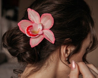 Pink orchid flower hair pin is tropical headpiece. Tiki hair flower for beach wedding. Hawaiian hair accessories.