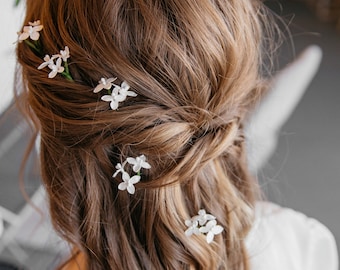 Bridal hair pins tiny flower hair pins, simple wedding hair pins with small white flowers. Rustic wedding hair accessories.