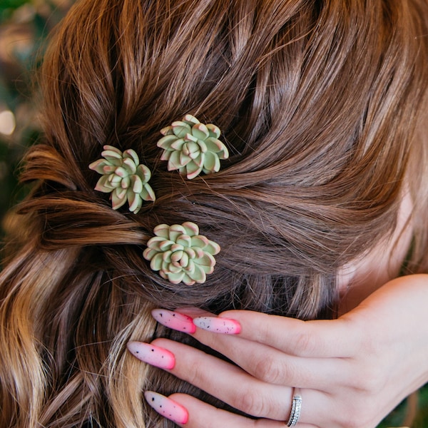 Succulent hair pin is greenery hair piece. Boho wedding hair, bridal hair piece.