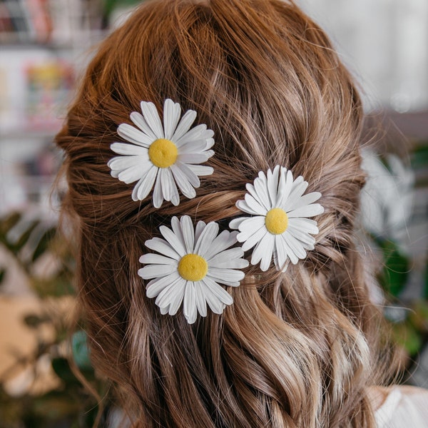 Daisy hair pins, floral hair pins hair accessories for rustic wedding. Summer Wildflower bridal headpiece , hippie hair pins