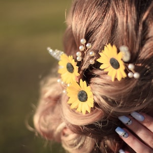 Sunflower wedding headpiece is wildflower hair pins. Yellow flower hair pins. Sunflower hair pin. Boho bridal hair piece.