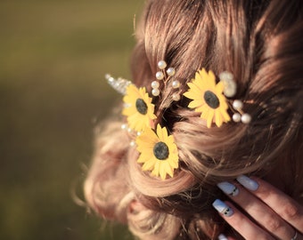 Sunflower wedding headpiece is wildflower hair pins. Yellow flower hair pins. Sunflower hair pin. Boho bridal hair piece.