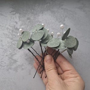 Horquillas de perla de eucalipto, número 5. Horquillas de boda con vegetación. Tocado de novia con hojas verdes.