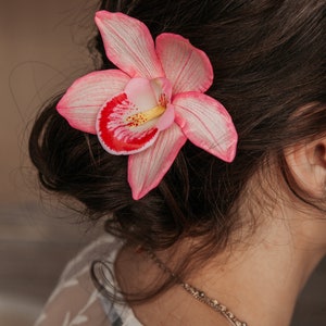 Pink orchid flower hair pin is tropical headpiece. Tiki hair flower for beach wedding. Hawaiian hair accessories. image 7