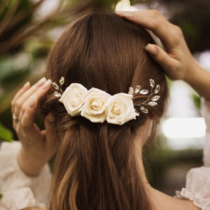 Ivory flower hair comb, wedding hair piece, real touch roses bridal hair comb. Floral veil comb. floral hair piece