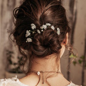 Baby's breath bridal hair pins set of 5. Small flowers wedding flower hair pins, Rustic wedding headpiece.