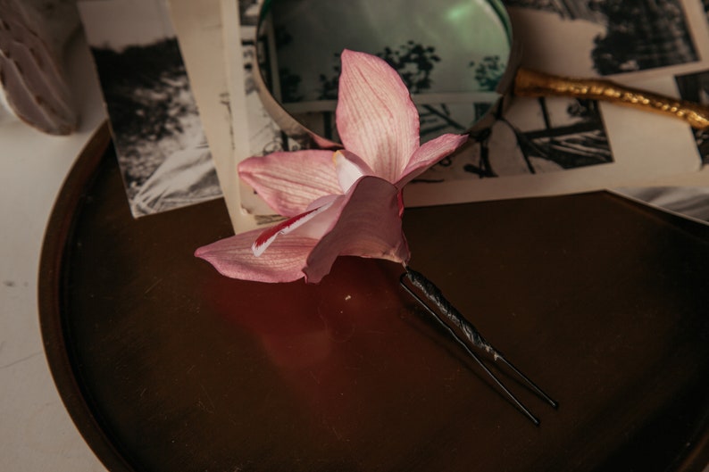Pink orchid flower hair pin is tropical headpiece. Tiki hair flower for beach wedding. Hawaiian hair accessories. image 8