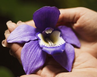 Purple orchid hair pin. tiki hair flower. Tropical wedding hair accessories. Real touch flower for purple bridesmaid or bride.