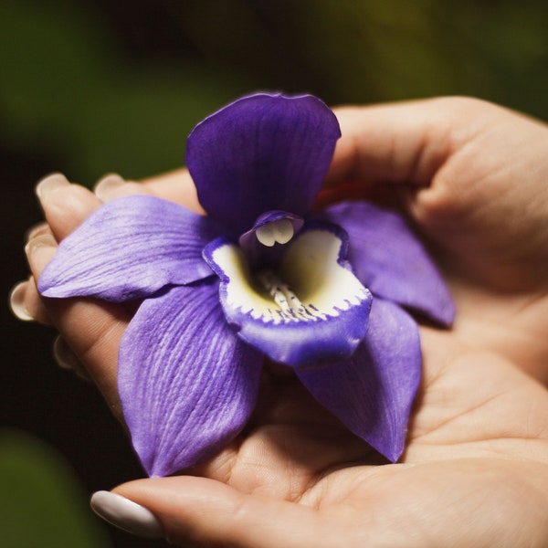 Purple orchid hair pin. tiki hair flower. Tropical wedding hair accessories. Real touch flower for purple bridesmaid or bride.