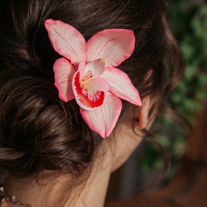 Pink orchid flower hair pin is tropical headpiece. Tiki hair flower for beach wedding. Hawaiian hair accessories. image 2