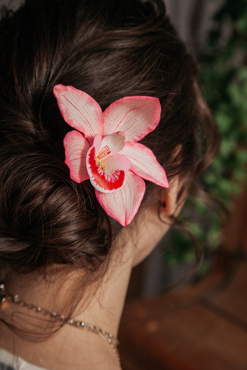 Pink orchid flower hair pin is tropical headpiece. Tiki hair flower for beach wedding. Hawaiian hair accessories. image 2