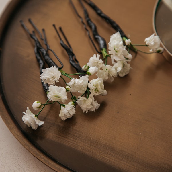 Babys breath hair pins with white gypsophila for wedding. Rustic bridal headpiece.