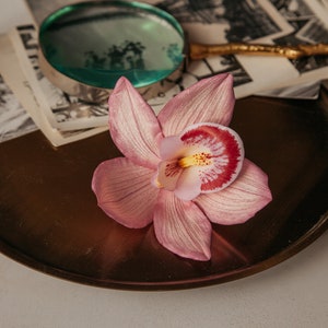 Pink orchid flower hair pin is tropical headpiece. Tiki hair flower for beach wedding. Hawaiian hair accessories. image 5