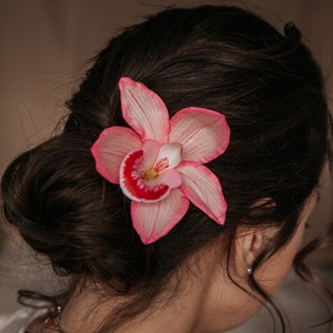 Pink orchid flower hair pin is tropical headpiece. Tiki hair flower for beach wedding. Hawaiian hair accessories. image 4