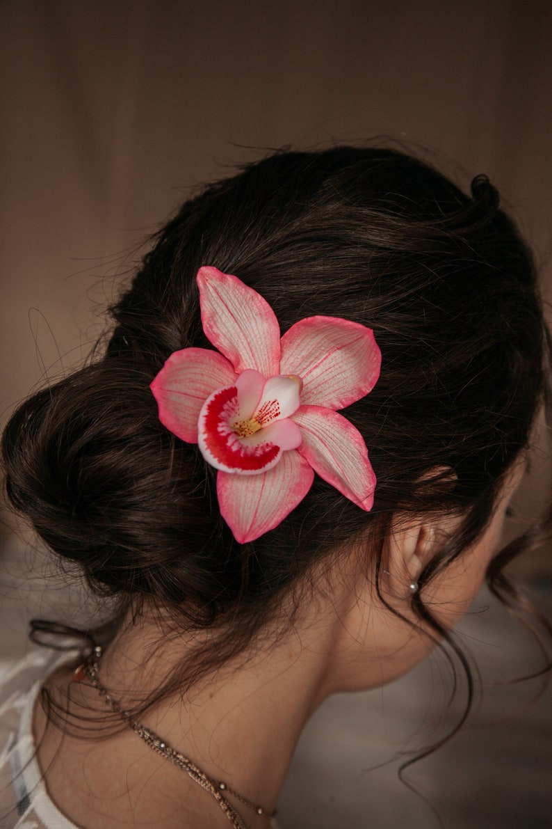 Pink orchid flower hair pin is tropical headpiece. Tiki hair flower for beach wedding. Hawaiian hair accessories. image 4