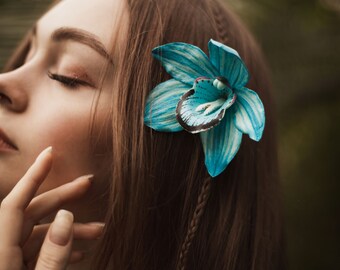 Blue orchid hair pin, tropical wedding flower hair pin. Hawaiian hair flower. Tiki hair flower