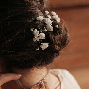 Babys breath hair pins with white gypsophila for wedding. Rustic bridal headpiece.