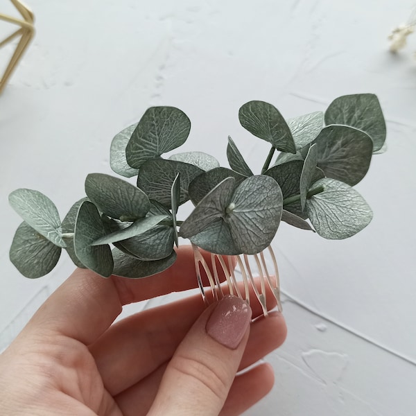 Sage green hair comb, Wedding headpiece with eucalyptus leaves. Bridal hair piece rustic classic wedding.