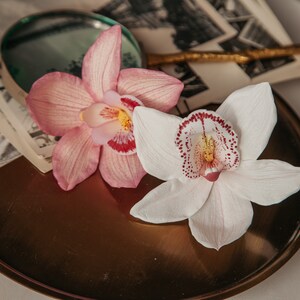 Pink orchid flower hair pin is tropical headpiece. Tiki hair flower for beach wedding. Hawaiian hair accessories. image 6