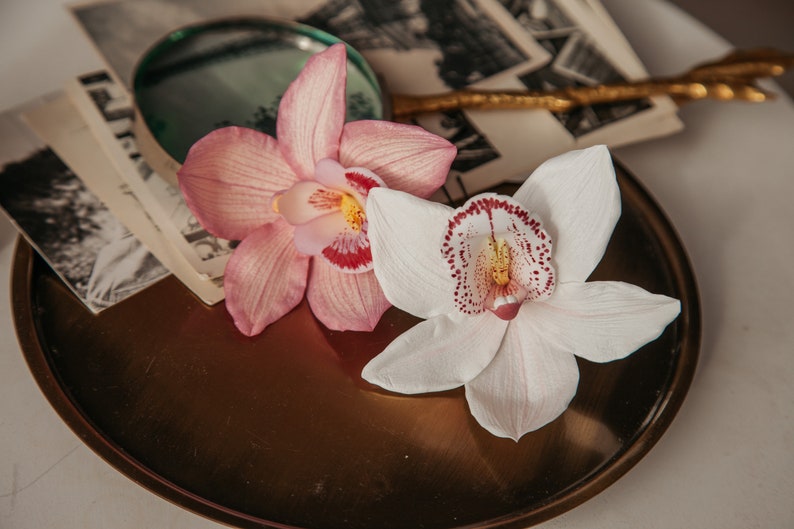 Pink orchid flower hair pin is tropical headpiece. Tiki hair flower for beach wedding. Hawaiian hair accessories. image 6