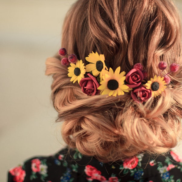 Sunflower wedding bridal hair comb with red roses. rustic wedding hair piece. Wildflower hair comb, yellow flower hair comb.